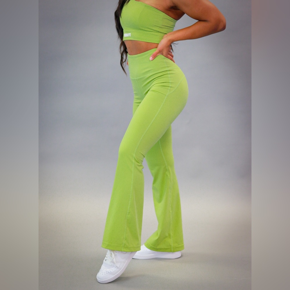 Mabuhayfit Apple Flare Leggings